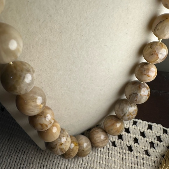 Handmade Graduated Rabbit Hair Quartz Beaded Necklace - Picture 4 of 16